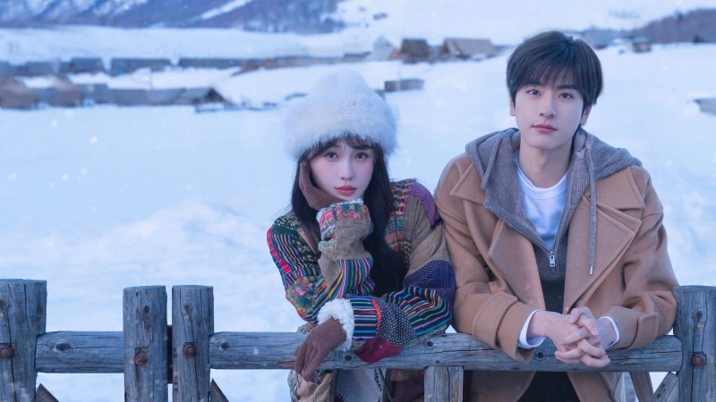 Xem Phim Suỵt, Quốc Vương Đang Ngủ Đông, Ski into Love 2025