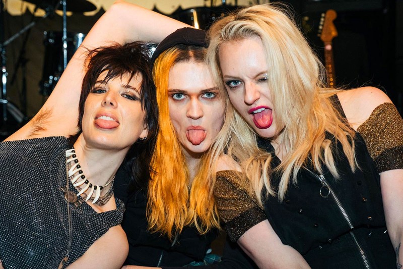 Xem Phim Hương Vị Của Cô Ấy, Her Smell 2020