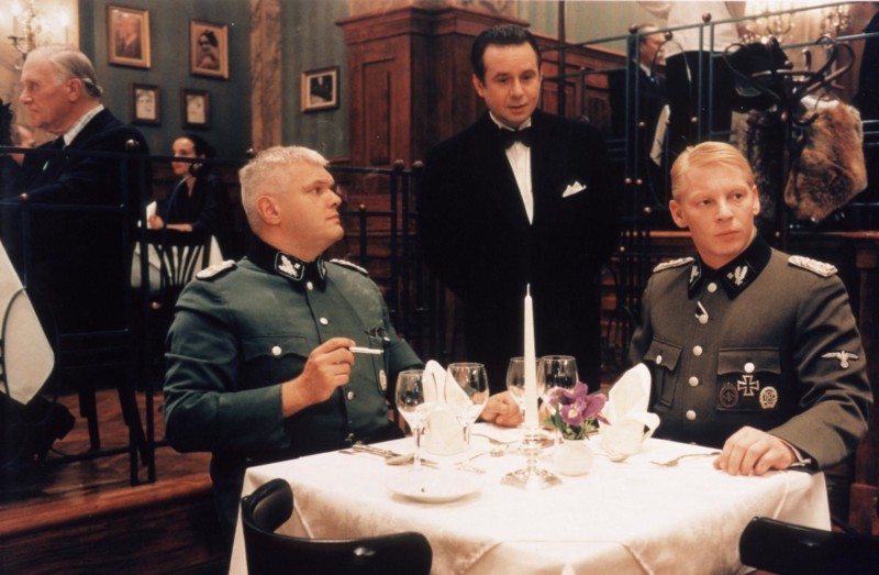 Xem Phim Ngày Chủ Nhật U Sầu – Một Ca Khúc Của Tình Yêu Và Cái Chết, The Piano Player 1999