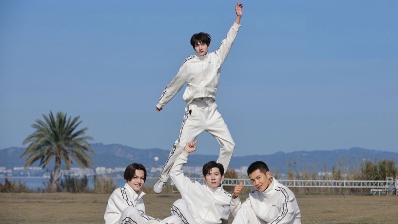 Xem Phim Tôi Không Nghĩ Về Bất Cứ Điều Gì Khi Tôi Chạy, Running Like a Shooting Star 2024